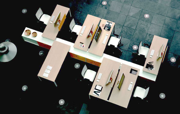 Gruppen-Arbeitsplatz Kommunikatives Arbeiten durch Systeme, die eine optimale Anordnung der Schreibtische und Ablageplätze ermöglichen