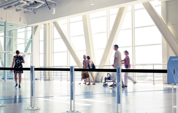 Wegleitsystem Gewebe-Absperrbänder mit stabilem Standfuß für elegante Personenführung