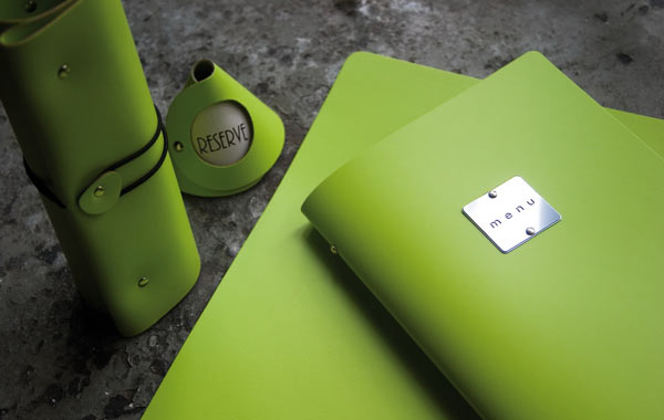 Menükarten_Lederfaserstoff Menükarte, Rolle für Tagesmenü und Halter für Tischnummer / Reservierung aus Lederfaserstoff / LEFA, in trendigen Farben