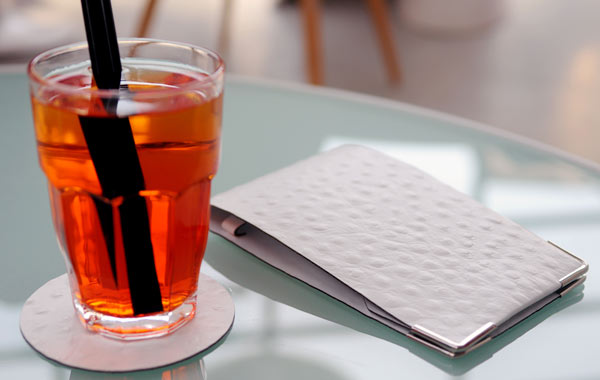 Untersetzer_Orderblock Coaster / Untersetzer und Ordermappe aus Lederfaserstoff in Weiss mit Struktur