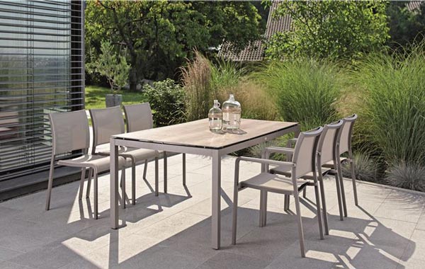 Outdoor-Essgruppe Outdoor-Essgruppe in hellem, freundlichen Design und pflegeleichten Oberflächen