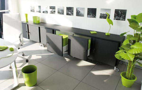 Stahl-Büromöbel Sideboard / Aktenschrank aus Stahlblech, auf Rollen: Leicht, mobil durch Rollen und mit großem Fassungsvermögen