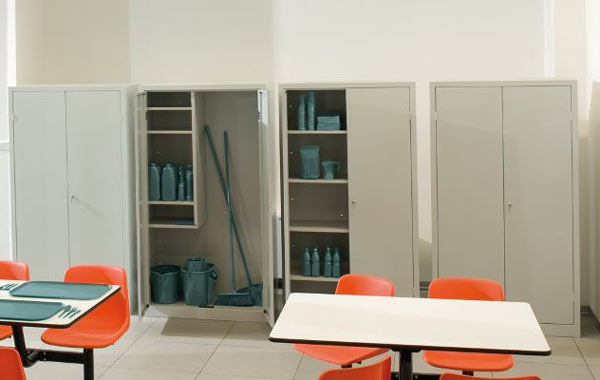 Putzmittelschrank Ordnung im Raum durch clevere Einteilung. Auch als versperrbarer Chemikalienschrank erhältlich.